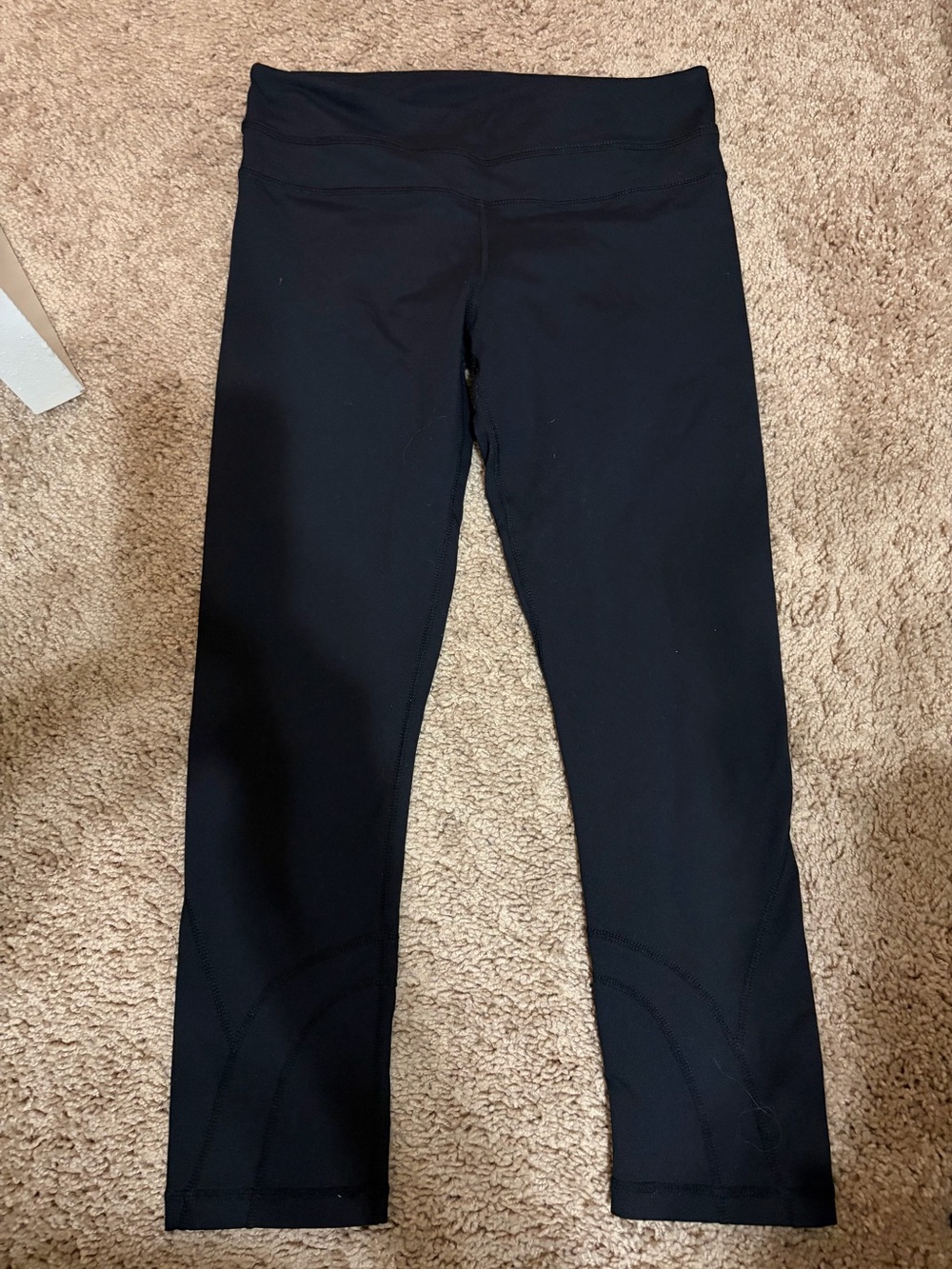 LuLuLemon Black High-Waist Activewear Leggings with zipper pocket in back (192)